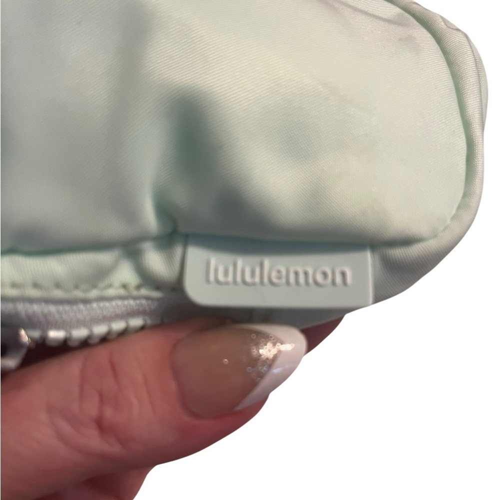 Lululemon Everywhere Belt Bag – Mint Green - Picture 6 of 8